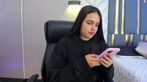 Snapshot of chloeharper_ chatting on June 3, 11:46 am Chloe Harper online show from June 3, 11:46 am