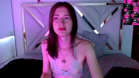 Chloe online show from September 16, 1:45 pm