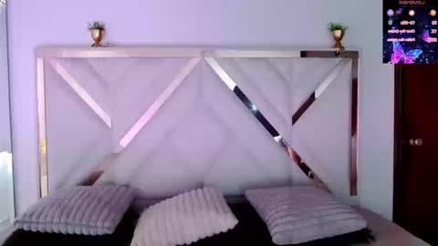 Chloe online show from September 25, 2:10 pm