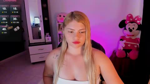 Snapshot of chloejones__ chatting on March 7, 8:55 pm Chloee online show from March 7, 8:55 pm