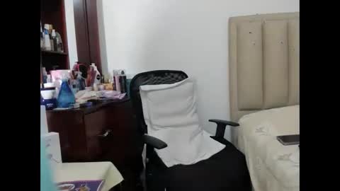 chloemiller   online show from January 2, 8:17 am