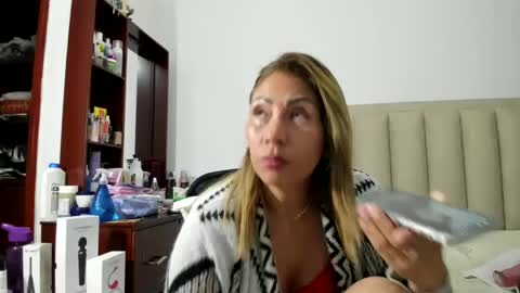 chloemiller   online show from March 6, 3:57 am