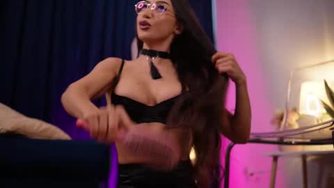 chloemin_ online show from September 24, 5:44 am