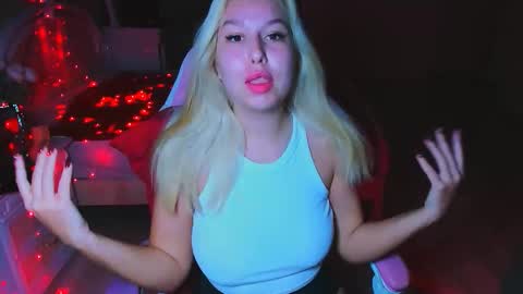 ChloeRicci online show from October 18, 2:47 am