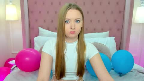 Snapshot of chloesug chatting on October 18, 7:03 pm Chloe online show from October 18, 7:03 pm