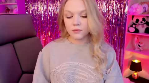 ChloeWight online show from April 14, 1:28 pm