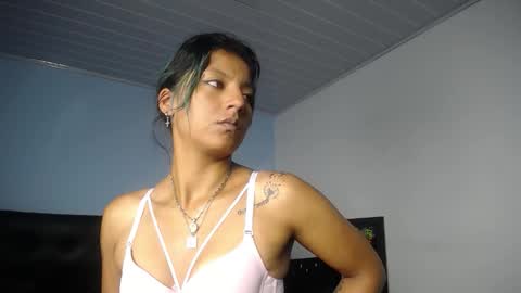 chloewills_ online show from January 8, 12:29 pm