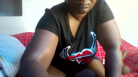 Snapshot of chocobabe002 chatting on February 1, 4:00 am chocobabe002 online show from February 1, 4:00 am