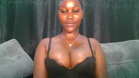 Snapshot of chocolate_divaa chatting on May 16, 6:10 am chocolate_divaa online show from May 16, 6:10 am