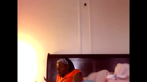 Snapshot of chocolatedrop_ chatting on September 30, 12:21 pm chocolatedrop_ online show from September 30, 12:21 pm