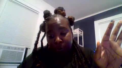 Snapshot of chocolatenipps chatting on October 6, 1:47 am SexyNipples online show from October 6, 1:47 am
