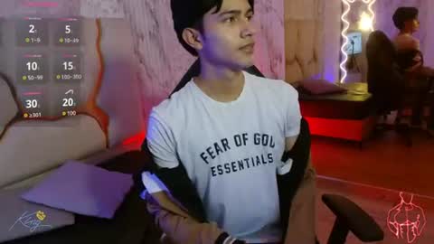chos_tay online show from June 18, 11:36 am