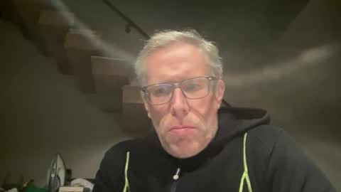 choupipat1 online show from March 2, 9:32 pm