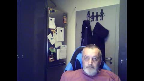 Snapshot of chris250268 chatting on July 12, 1:07 am Chris online show from July 12, 1:07 am