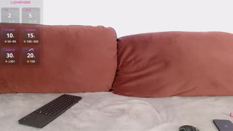 chris_19rown online show from March 7, 8:17 pm