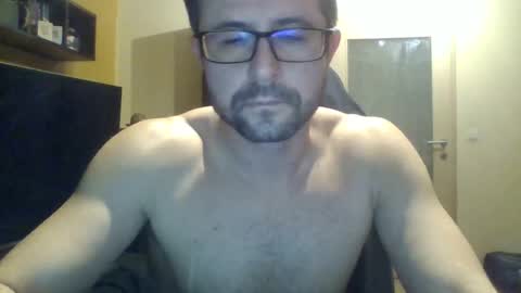 chris_cum4u online show from December 26, 6:33 pm