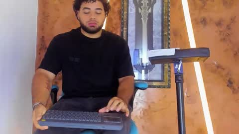 Snapshot of chris_evans00 chatting on February 2, 11:53 am chris_evans00 online show from February 2, 11:53 am