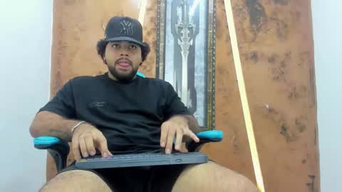 chris_evans00 online show from March 1, 7:49 pm