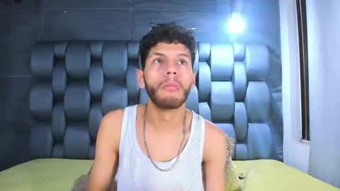 chris_grey2 online show from June 16, 12:41 pm