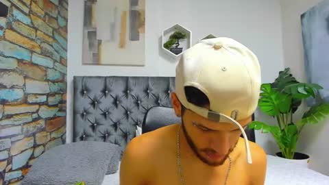 chris_grey2 online show from June 17, 6:42 pm