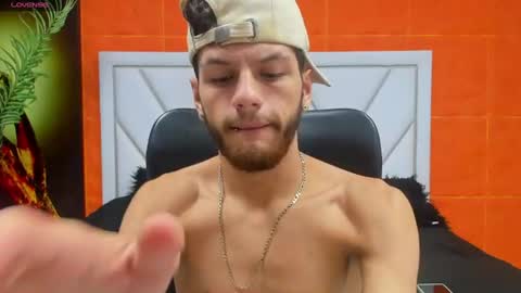 chris_grey2 online show from June 20, 11:57 am