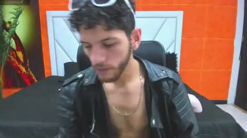 chris_grey2 online show from June 21, 5:37 pm