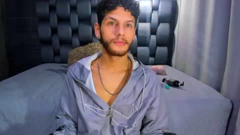 chris_grey2 online show from June 23, 12:25 pm