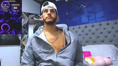 chris_grey2 online show from June 24, 6:51 pm