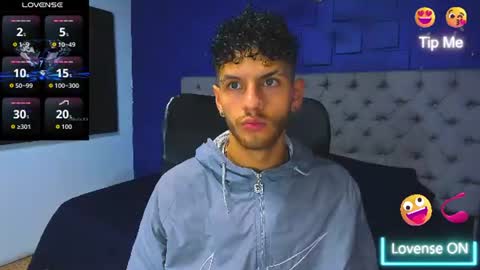 chris_grey2 online show from July 11, 11:57 am