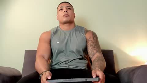 Snapshot of chris_macgregoor chatting on February 14, 8:05 pm Chriz online show from February 14, 8:05 pm
