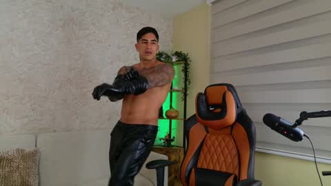 chris reilly online show from December 7, 2:42 am