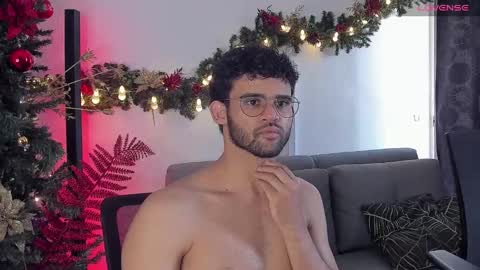 Snapshot of chrisandrew_ chatting on December 3, 6:17 pm Im Chirs IM MODEL INDEPENDT online show from December 3, 6:17 pm