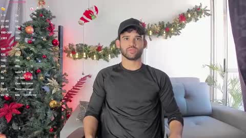 Snapshot of chrisandrew_ chatting on December 10, 9:33 pm Im Chirs IM MODEL INDEPENDT online show from December 10, 9:33 pm