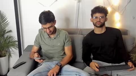 Snapshot of chrisandrew_ chatting on February 15, 2:26 am Im Chirs IM MODEL INDEPENDT online show from February 15, 2:26 am