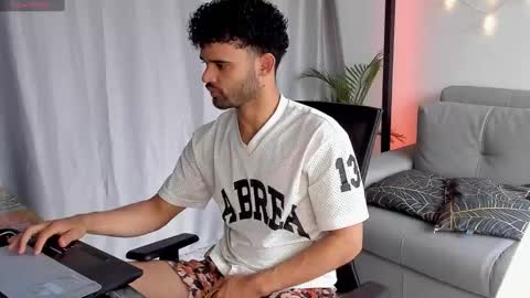 Snapshot of chrisandrew_ chatting on February 26, 2:14 pm Im Chirs IM MODEL INDEPENDT online show from February 26, 2:14 pm