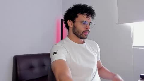 Snapshot of chrisandrew_ chatting on September 10, 4:07 pm Im Chirs IM MODEL INDEPENDT online show from September 10, 4:07 pm