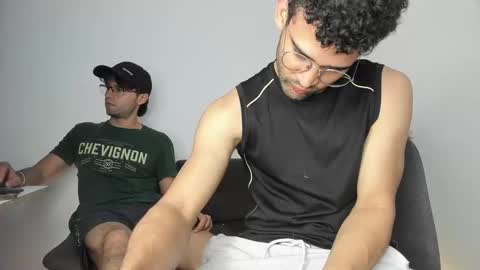 Im Chirs IM MODEL INDEPENDT online show from November 7, 3:39 am