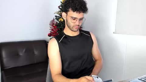 Im Chirs IM MODEL INDEPENDT online show from December 4, 3:54 pm