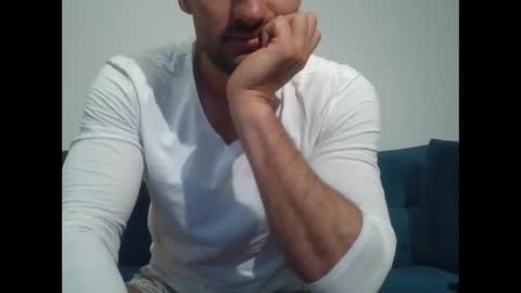 Snapshot of chrisaron chatting on April 16, 4:13 am chrisaron online show from April 16, 4:13 am