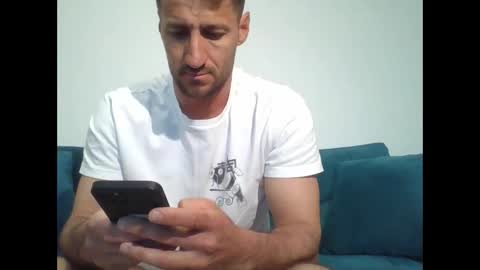 Snapshot of chrisaron chatting on April 17, 4:15 am chrisaron online show from April 17, 4:15 am