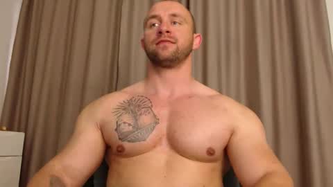 chrisbigbiceps online show from May 21, 4:58 pm