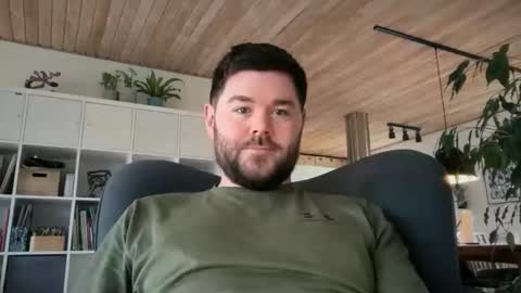 Snapshot of chrisdane123 chatting on April 16, 8:26 am Chris one online show from April 16, 8:26 am