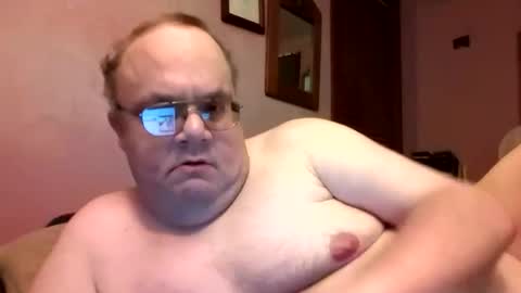 Snapshot of chrismini312 chatting on May 27, 8:17 pm Chris The Jerk Off King online show from May 27, 8:17 pm