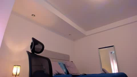 chrismorgan24 online show from April 16, 9:39 pm