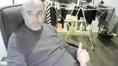 Snapshot of chrisprngr chatting on May 5, 9:34 pm chrisprngr online show from May 5, 9:34 pm
