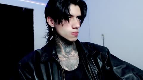 Snapshot of chriss_opp chatting on February 18, 2:05 am CHRIS  INDEPENT MODEL online show from February 18, 2:05 am
