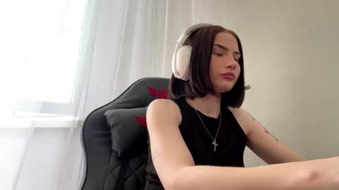 christelgabisi online show from May 24, 12:21 pm