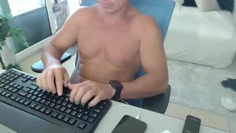 Snapshot of christiano1977 chatting on April 23, 4:42 pm Michael USA online show from April 23, 4:42 pm