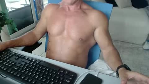Snapshot of christiano1977 chatting on April 27, 6:17 pm Michael USA online show from April 27, 6:17 pm