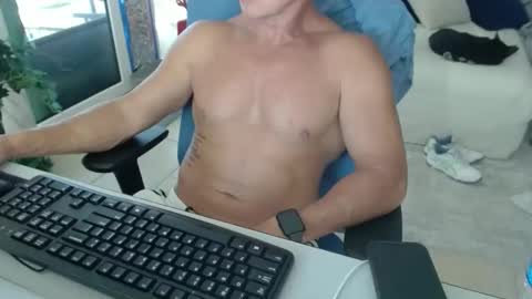 Snapshot of christiano1977 chatting on April 29, 3:27 pm Michael USA online show from April 29, 3:27 pm